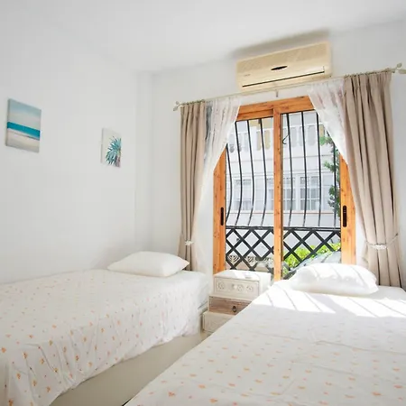 Little Lola, Carabeo Nerja Exterior photo